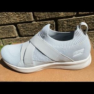 Skechers -Bobs- memory foam shoes Size 8.5